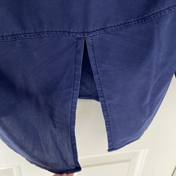 Francesca’s Blouse with embroidered cactus pockets & split back shirttail detail - Picture 6 of 6